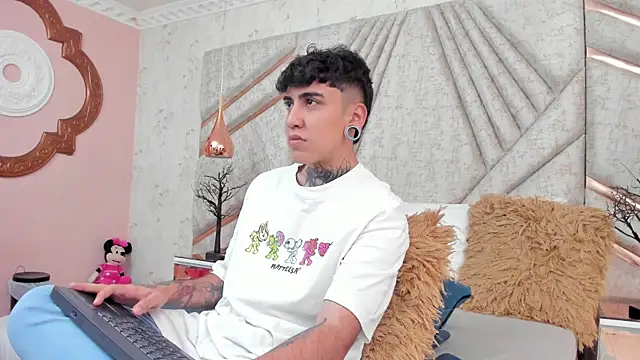 SantiOlsen online show from December 4, 2025, 12:15 pm