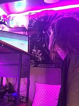 Thedeepwebcutie online show from May 21, 2026, 3:15 am