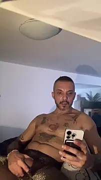 Snapshot of Italmanu85 chatting on November 16, 2025, 11:15 am Italmanu85 online show from November 16, 2025, 11:15 am