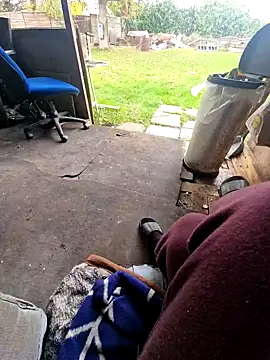 bbyxklaus online show from October 28, 2025, 12:15 pm