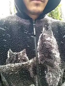 bbyxklaus online show from November 8, 2025, 1:25 pm