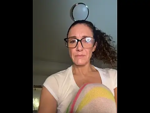 PetitemarieeThaReal online show from November 19, 2025, 12:05 pm