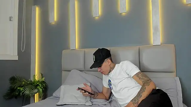 Snapshot of ArohomLester chatting on November 22, 2025, 11:09 am ArohomLester online show from November 22, 2025, 11:09 am