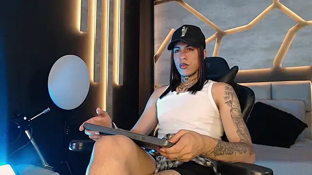 Snapshot of ArohomLester chatting on December 14, 2025, 5:18 pm ArohomLester online show from December 14, 2025, 5:18 pm