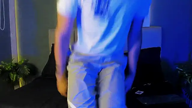 Snapshot of ArohomLester chatting on November 30, 2025, 11:11 am ArohomLester online show from November 30, 2025, 11:11 am