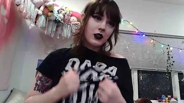 Trickylucy555 online show from February 13, 2026, 10:48 am