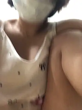 HinayLa online show from October 27, 2025, 6:42 pm