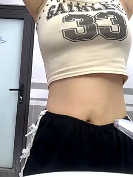 HinayLa online show from December 14, 2025, 11:21 pm