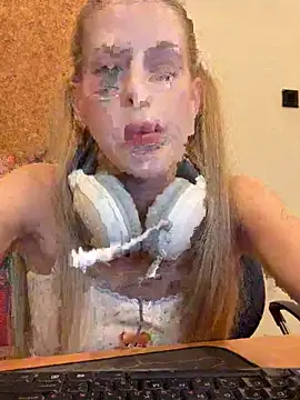 kira mia online show from March 10, 2026, 4:00 pm