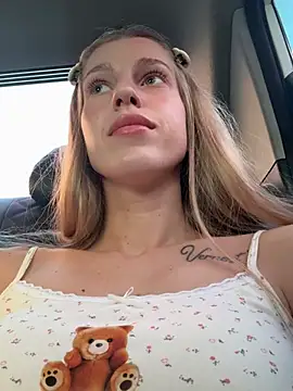 kira mia online show from March 28, 2026, 3:35 pm