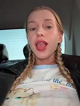 kira mia online show from March 11, 2026, 3:50 pm