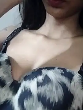 Snapshot of Aaliya_BigBoobs_1 chatting on October 26, 2025, 10:04 am Aaliya BigBoobs 1 online show from October 26, 2025, 10:04 am