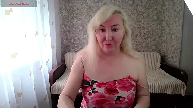 Snapshot of LadyKriss chatting on May 29, 2026, 3:45 am LadyKriss online show from May 29, 2026, 3:45 am