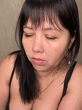 Snapshot of Love__Mom chatting on November 24, 2025, 3:45 pm Love Mom online show from November 24, 2025, 3:45 pm