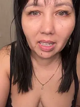 Snapshot of Love__Mom chatting on October 24, 2025, 6:29 pm Love Mom online show from October 24, 2025, 6:29 pm