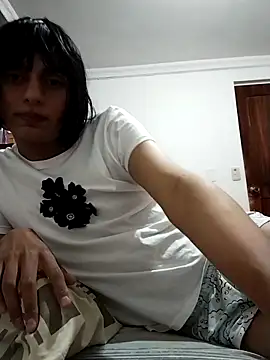 Snapshot of sophiasleepy1 chatting on November 3, 2025, 5:01 am sophiasleepy1 online show from November 3, 2025, 5:01 am