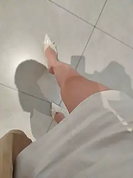 Snapshot of Mina-02 chatting on February 12, 2026, 6:57 am Mina-02 online show from February 12, 2026, 6:57 am