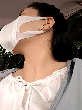 Snapshot of Mina-02 chatting on April 16, 2026, 6:47 am Mina-02 online show from April 16, 2026, 6:47 am