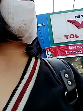 Snapshot of Mina-02 chatting on December 18, 2025, 7:57 am Mina-02 online show from December 18, 2025, 7:57 am