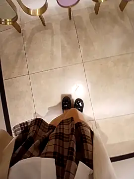 Mina-02 online show from December 15, 2025, 4:07 am