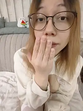 Snapshot of PeachyMaolin chatting on April 23, 2026, 10:22 am PeachyMaolin online show from April 23, 2026, 10:22 am