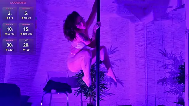 IvorySwan online show from December 17, 2025, 8:14 pm