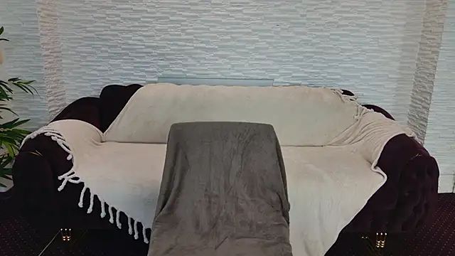 IvorySwan online show from October 29, 2025, 5:39 am