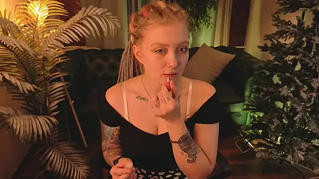 Snapshot of Kiki_shay chatting on December 4, 2025, 1:54 pm Kiki shay online show from December 4, 2025, 1:54 pm