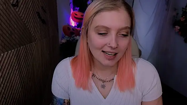 Snapshot of Kiki_shay chatting on October 28, 2025, 9:14 pm Kiki shay online show from October 28, 2025, 9:14 pm