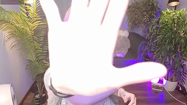 Snapshot of Kiki_shay chatting on February 4, 2026, 9:32 pm Kiki shay online show from February 4, 2026, 9:32 pm