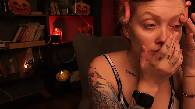 Snapshot of Kiki_shay chatting on October 31, 2025, 1:19 pm Kiki shay online show from October 31, 2025, 1:19 pm