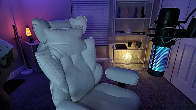Snapshot of AngieFae_ chatting on May 7, 2026, 3:33 am AngieFae online show from May 7, 2026, 3:33 am