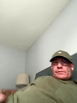 Snapshot of Kneetoe2025 chatting on December 18, 2025, 6:56 pm Kneetoe2025 online show from December 18, 2025, 6:56 pm