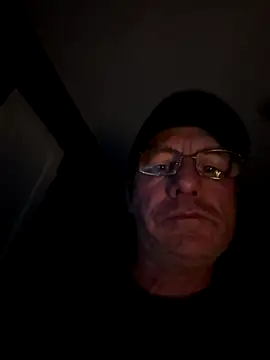 Snapshot of Kneetoe2025 chatting on October 23, 2025, 3:49 am Kneetoe2025 online show from October 23, 2025, 3:49 am