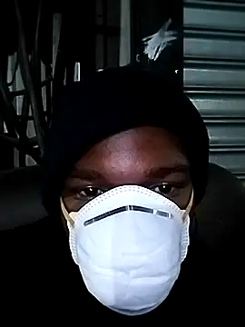 loVbRo1 online show from November 18, 2025, 9:07 pm