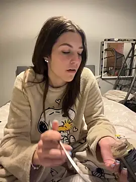 Snapshot of Brunnettebabe007 chatting on November 28, 2025, 12:00 am Brunnettebabe007 online show from November 28, 2025, 12:00 am