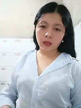 Snapshot of lisa-bae00 chatting on May 17, 2026, 12:27 pm lisa-bae00 online show from May 17, 2026, 12:27 pm