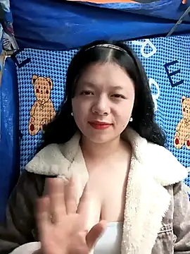 lisa-bae00 online show from December 22, 2025, 11:54 am