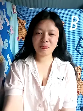 Snapshot of lisa-bae00 chatting on May 2, 2026, 12:10 pm lisa-bae00 online show from May 2, 2026, 12:10 pm