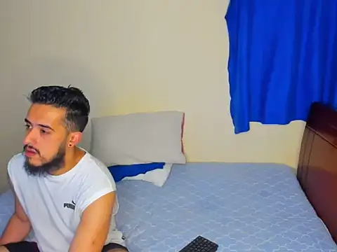 Snapshot of astredad2025 chatting on November 21, 2025, 3:05 am astredad2025 online show from November 21, 2025, 3:05 am