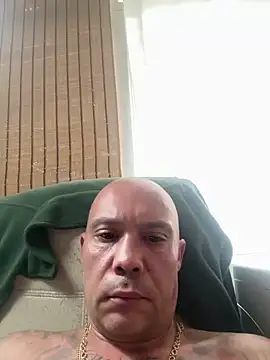 Snapshot of gitanoMad chatting on November 1, 2025, 12:54 pm gitanoMad online show from November 1, 2025, 12:54 pm