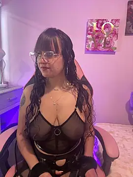 Pinkvixen69 online show from May 27, 2026, 5:09 pm
