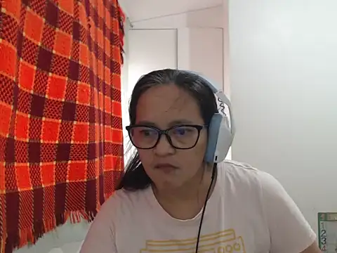 Snapshot of Kinkybela2025 chatting on August 4, 2026, 11:42 pm Kinkybela2025 online show from August 4, 2026, 11:42 pm