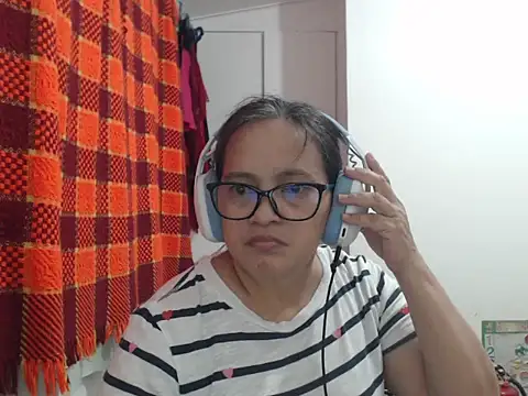 Snapshot of Kinkybela2025 chatting on July 31, 2026, 10:03 am Kinkybela2025 online show from July 31, 2026, 10:03 am
