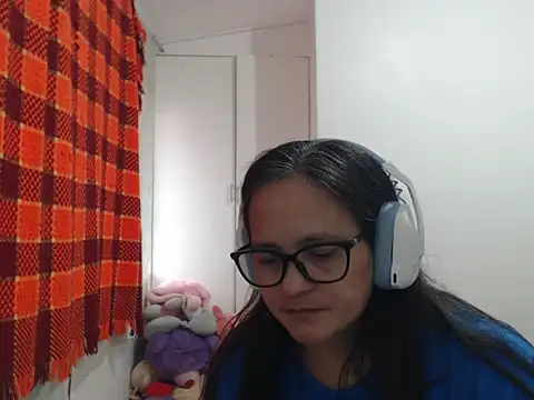 Snapshot of Kinkybela2025 chatting on August 9, 2026, 3:45 am Kinkybela2025 online show from August 9, 2026, 3:45 am