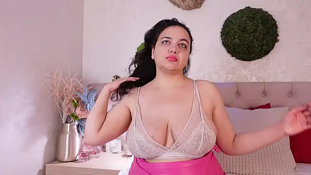 Snapshot of MoniqueJade chatting on November 6, 2025, 7:29 pm MoniqueJade online show from November 6, 2025, 7:29 pm