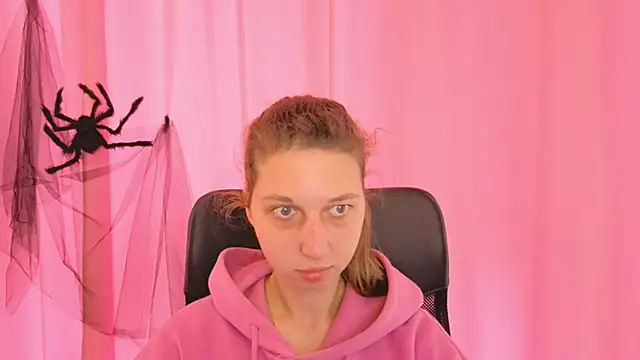 CuteEllii online show from November 4, 2025, 11:03 am