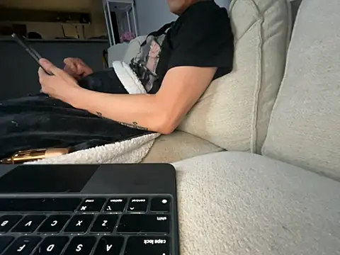 Orlando702xh online show from October 22, 2025, 2:16 pm