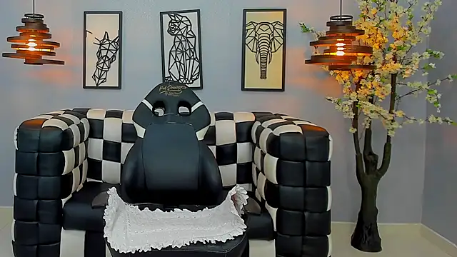 Bianca Millf online show from April 13, 2026, 4:05 am