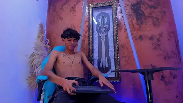 Sex Boy 33  online show from October 30, 2025, 4:55 am